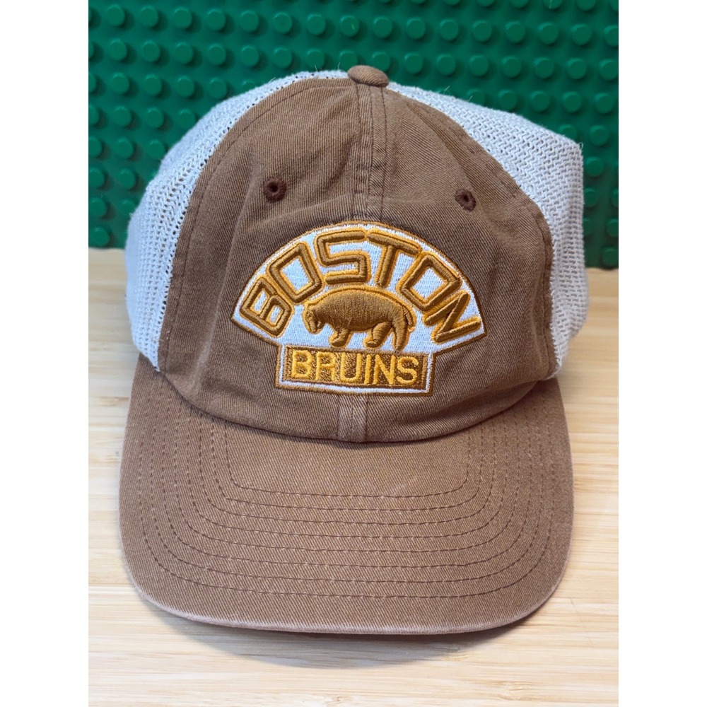 Mitchell & Ness Boston Bruins Trucker Hat Brown Cream Vintage Hockey Snapback